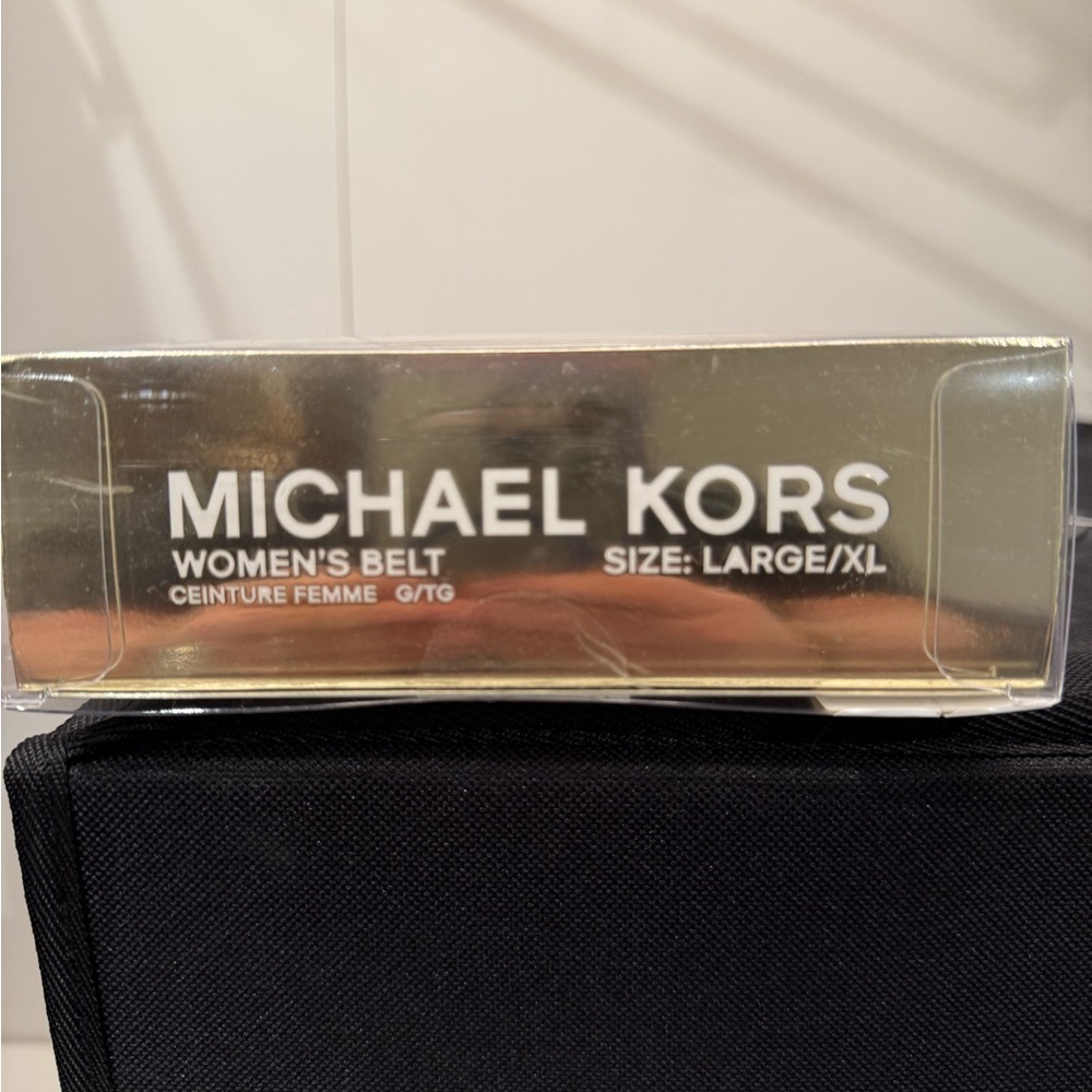 Michael Kors Women's Vegan leather Belt with gold buckle and accents. Size Large - Picture 4 of 8